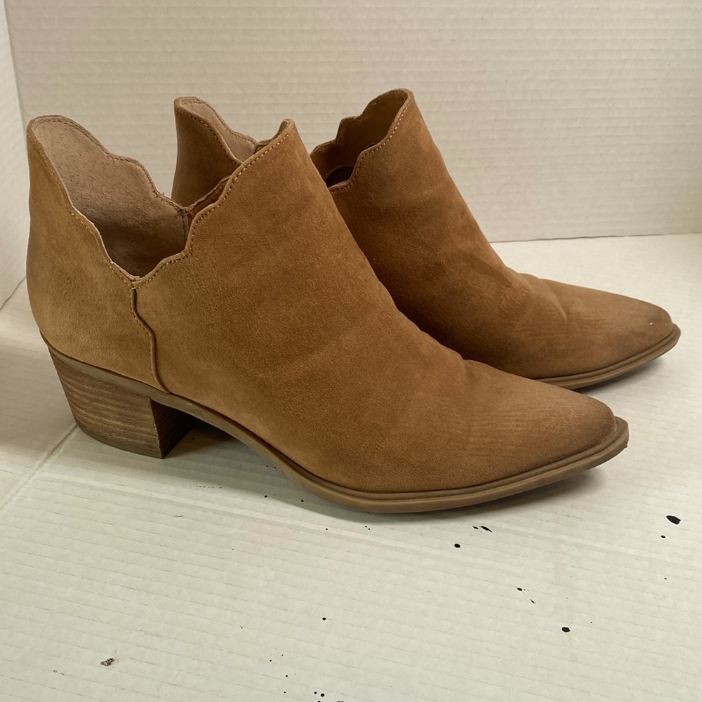 Betsy Johnson size 10 Booties